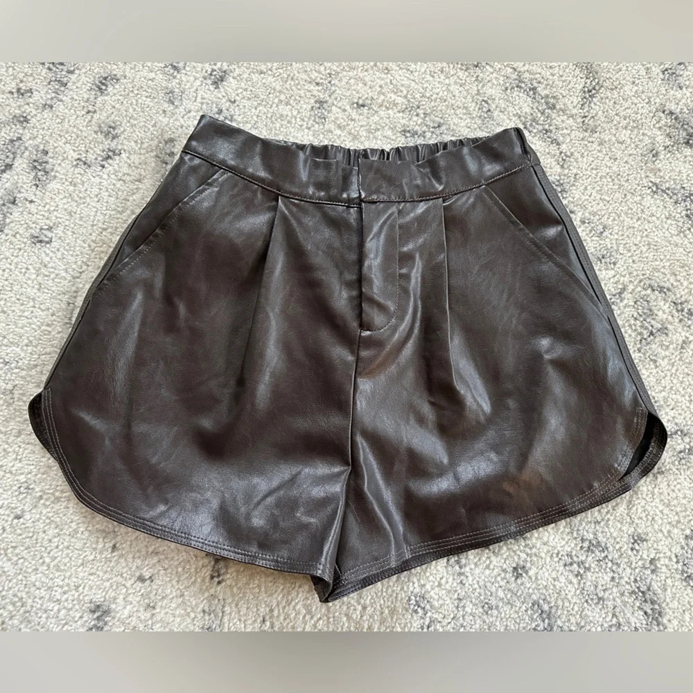 GREY LAB Brown High Waist Shorts with Pleats and Scalloped Hem